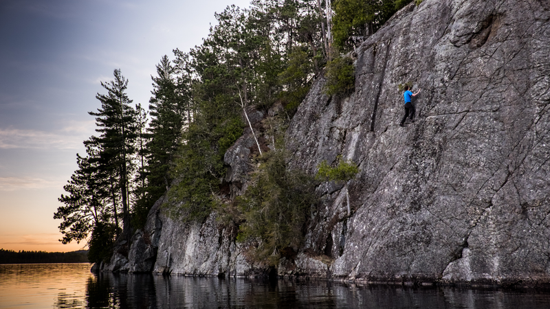 Illustration for article titled How To Climb Big Cliffs Without Ropes And Not Die